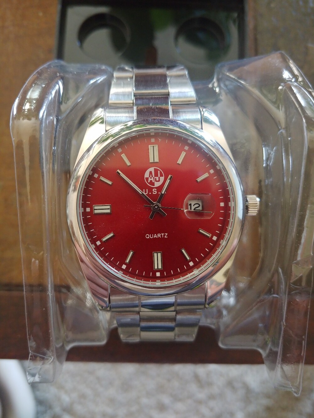 Men’s Quartz Watch with Red Dial and Stainless Bracelet